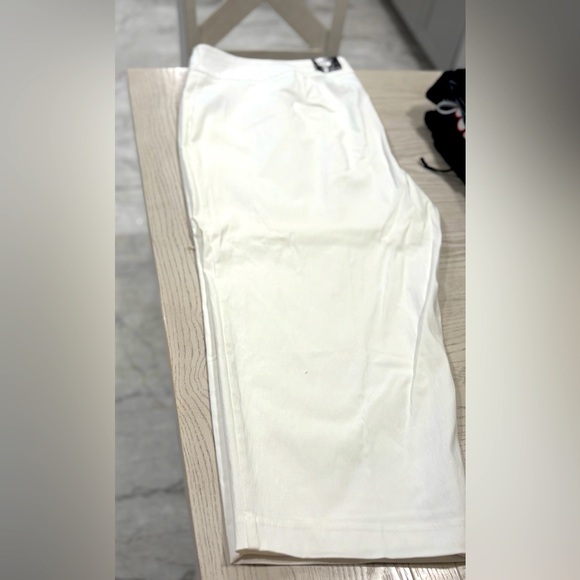 Alfani Pants - NWT Alfani white Womans Capris.  Size 26W
Never worn. From smoke free home